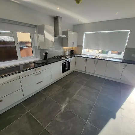 High Spec Large 6 Bedroom House! Kingston upon Thames  Exterior photo