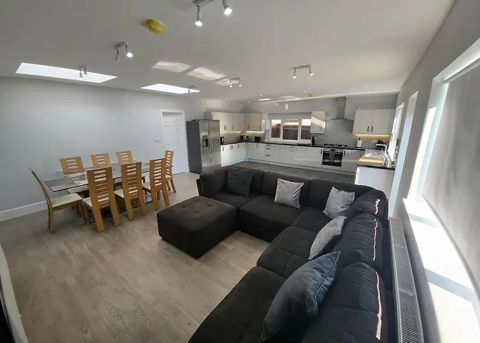 High Spec Large 6 Bedroom House!