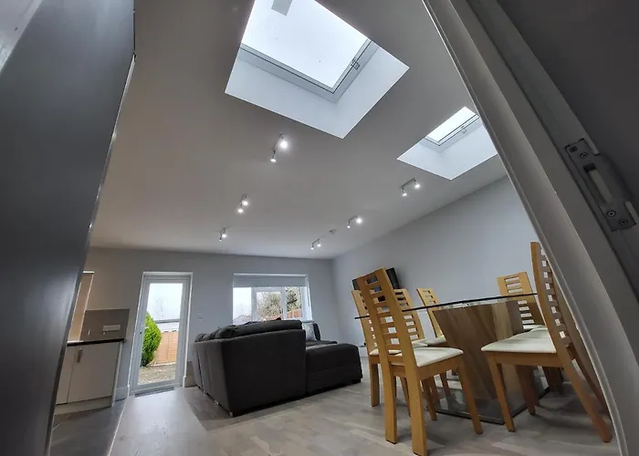 High Spec Large 6 Bedroom House!