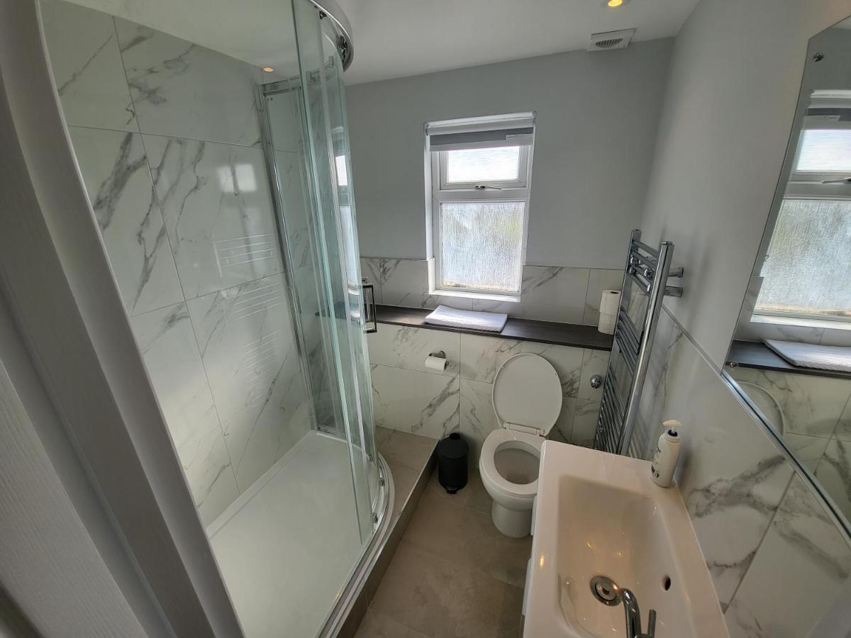 High Spec Large 6 Bedroom House! Apartment *