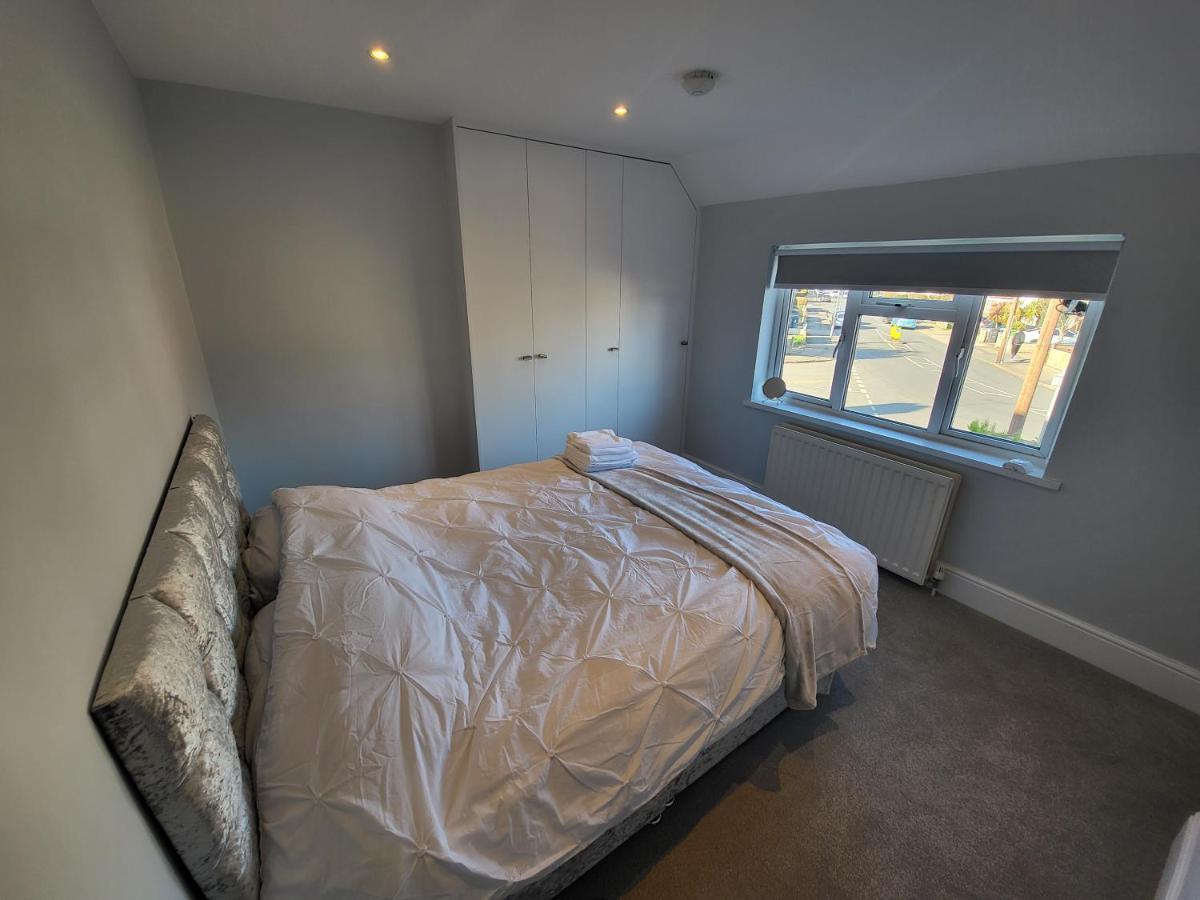 High Spec Large 6 Bedroom House! Apartment