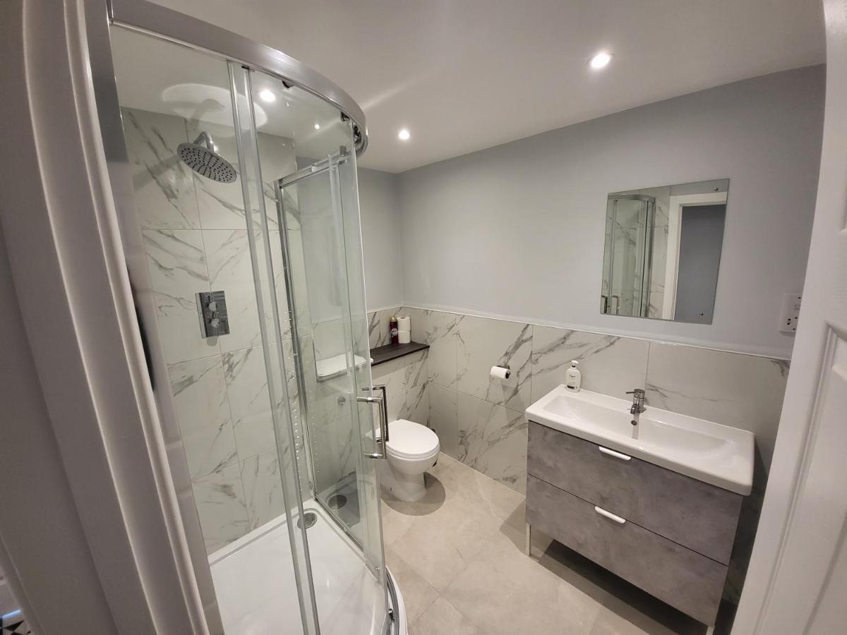 High Spec Large 6 Bedroom House!