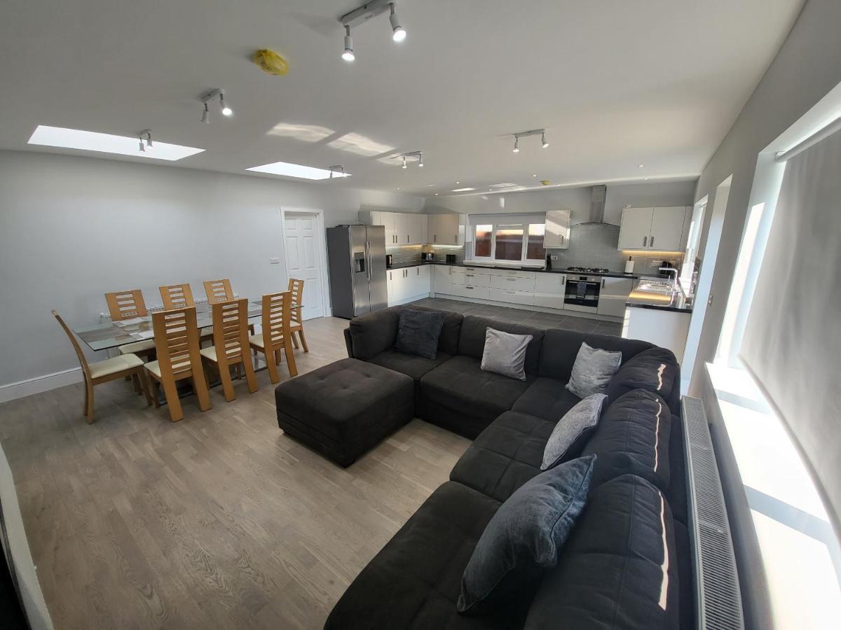 High Spec Large 6 Bedroom House! Apartment *