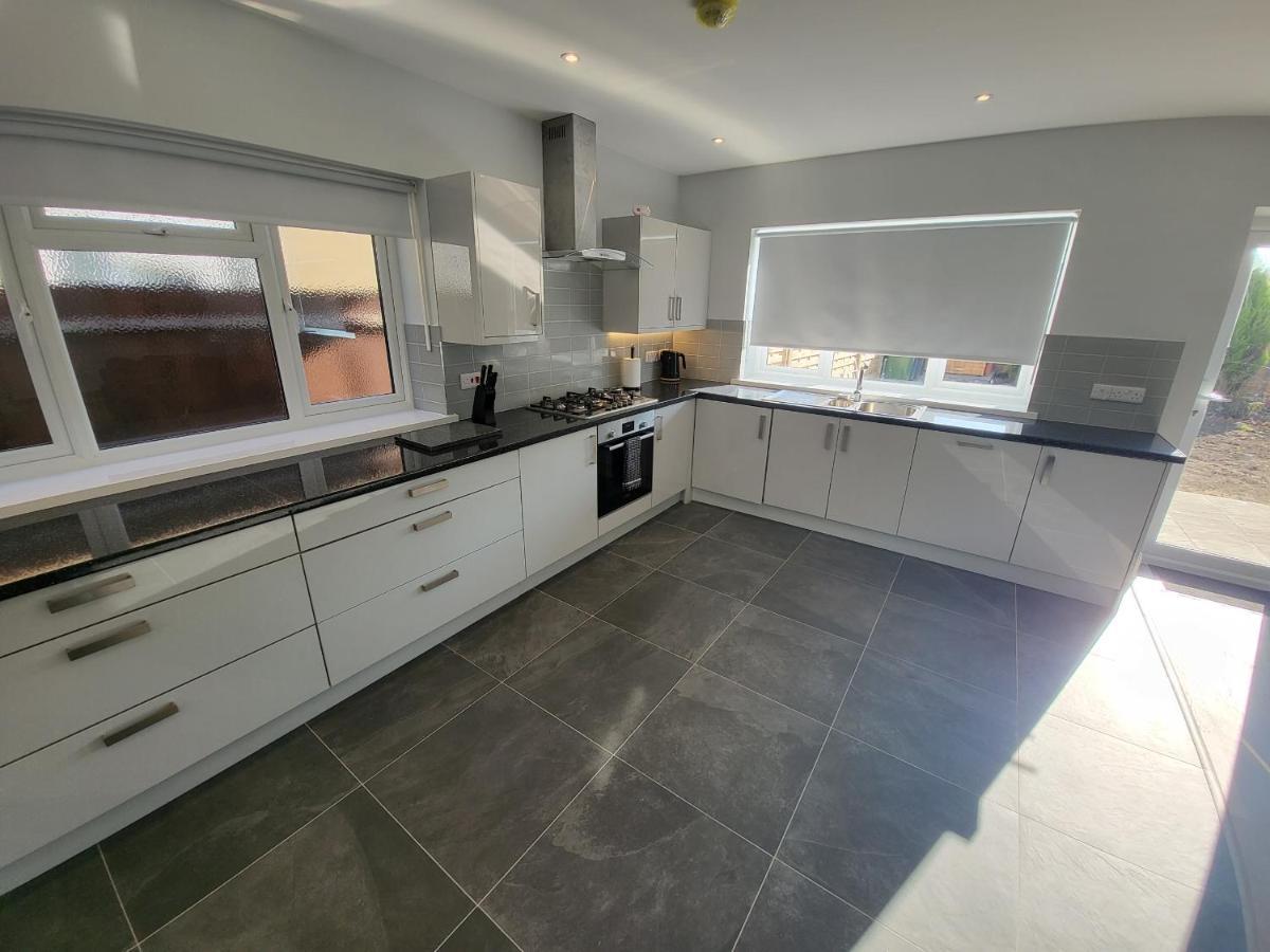 Apartment High Spec Large 6 Bedroom House!