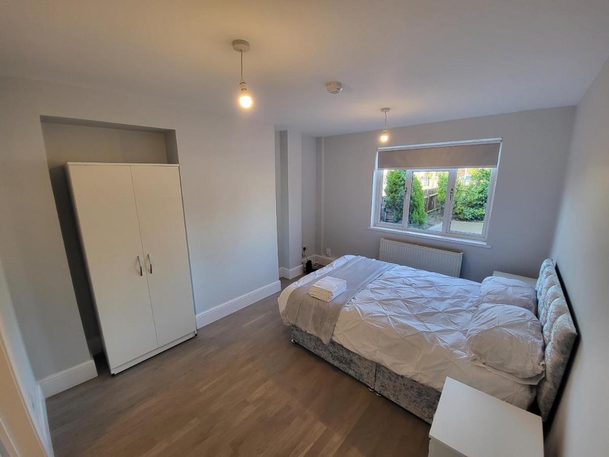 High Spec Large 6 Bedroom House! Apartment