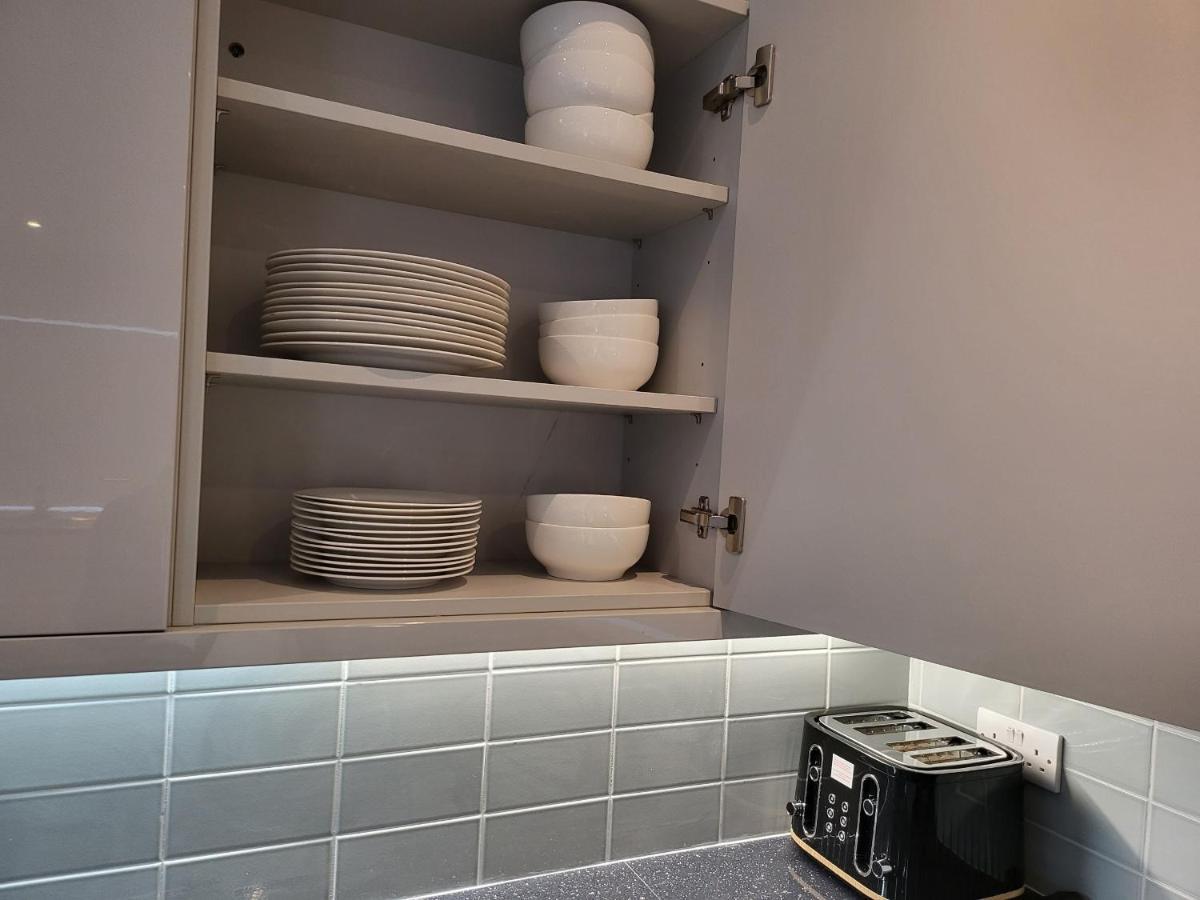 Apartment High Spec Large 6 Bedroom House! *